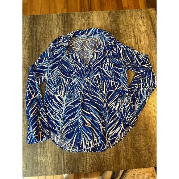 Lilly Pulitzer Seaview Button Down in Twilight Blue Early Riser Small - Picture 1 of 5